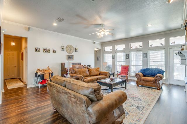 801 Creek Hollow Lane, Fort Worth, TX 76131