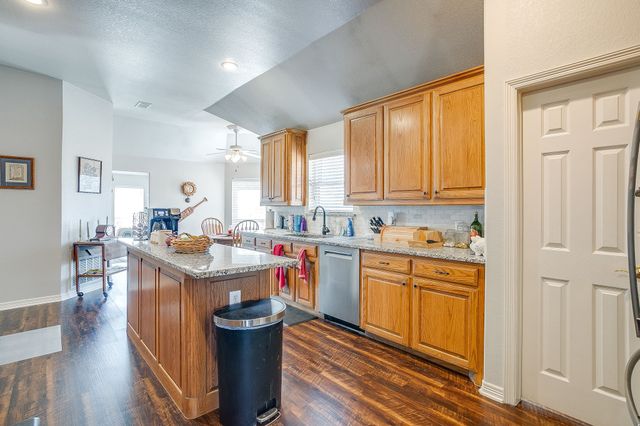 801 Creek Hollow Lane, Fort Worth, TX 76131