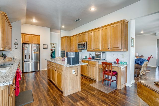 801 Creek Hollow Lane, Fort Worth, TX 76131