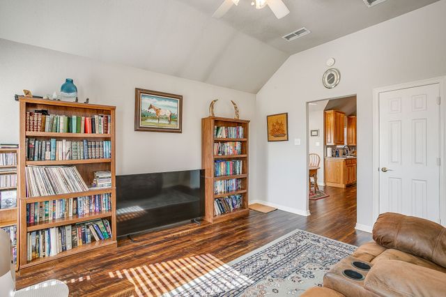 801 Creek Hollow Lane, Fort Worth, TX 76131