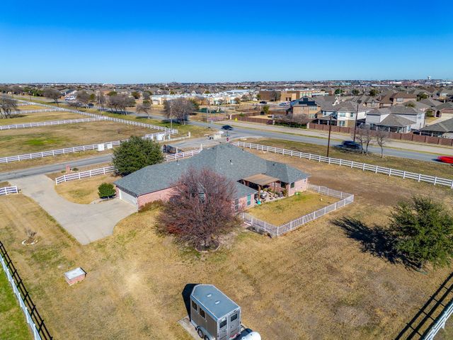 801 Creek Hollow Lane, Fort Worth, TX 76131