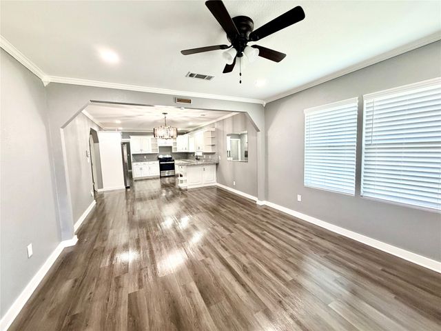 1613 W 11th Avenue, Corsicana, TX 75110