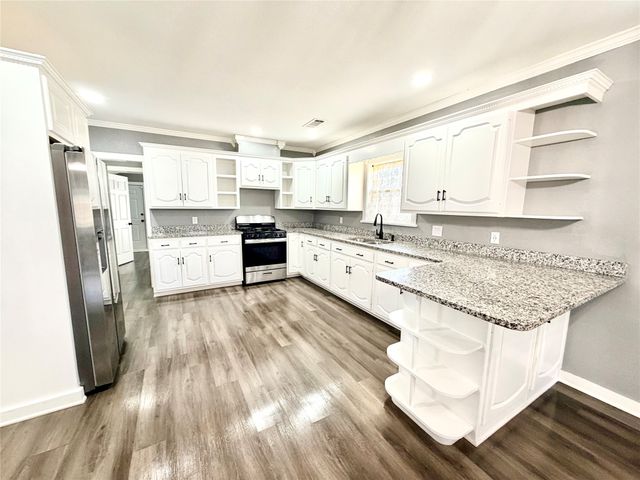 1613 W 11th Avenue, Corsicana, TX 75110