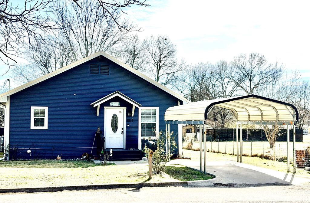 1613 W 11th Avenue, Corsicana, TX 75110