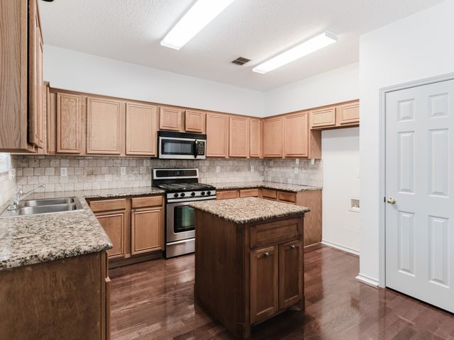 1016 Bonanza Drive, Arlington, TX 76001