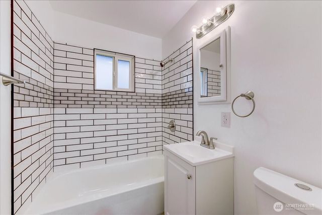 9320 31st Place SW, Seattle, WA 98126