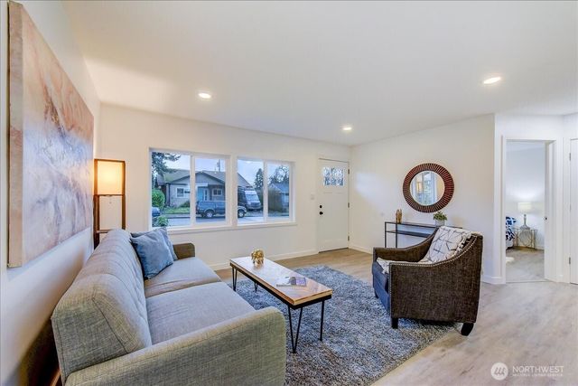 9320 31st Place SW, Seattle, WA 98126