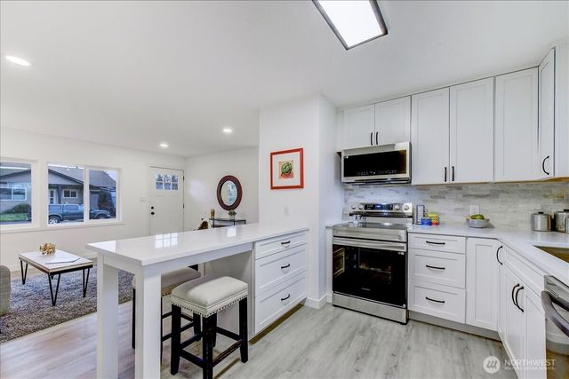 9320 31st Place SW, Seattle, WA 98126