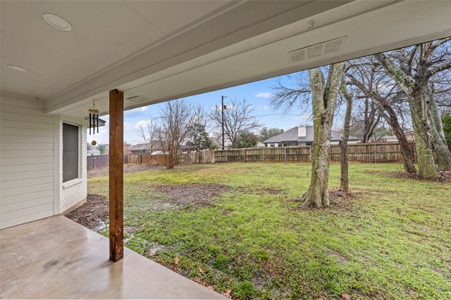 417 E Spring Valley Road, Hewitt, TX 76643