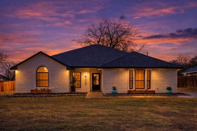 417 E Spring Valley Road, Hewitt, TX 76643