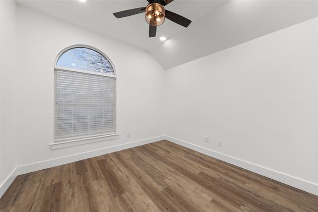 417 E Spring Valley Road, Hewitt, TX 76643