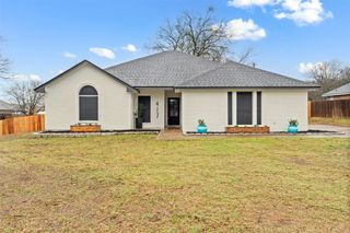 417 E Spring Valley Road, Hewitt, TX 76643
