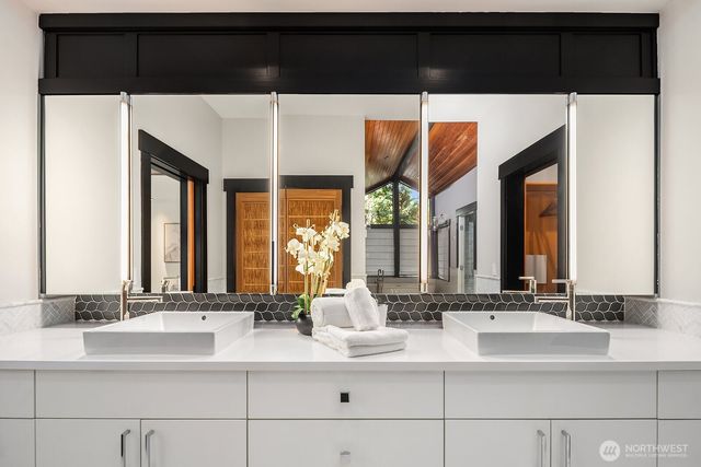 20113 SE 30th Street, Sammamish, WA 98075