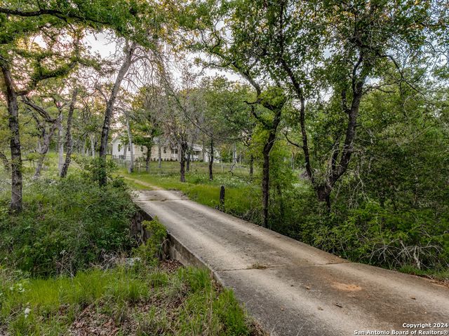 2390 Vivroux Ranch Rd, Seguin, TX 78155