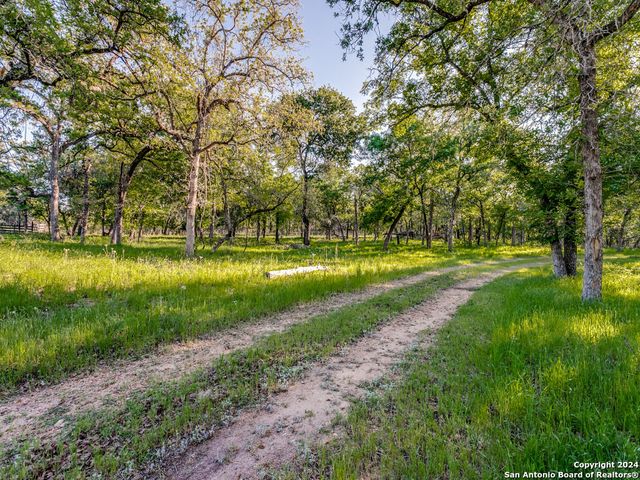 2390 Vivroux Ranch Rd, Seguin, TX 78155