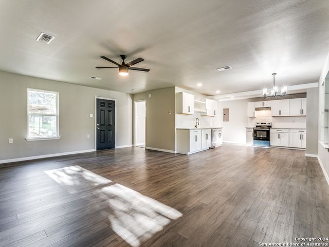 2390 Vivroux Ranch Rd, Seguin, TX 78155