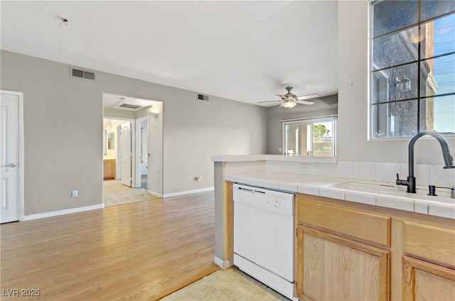 7701 Himalayas Avenue 104, Las Vegas, NV 89128