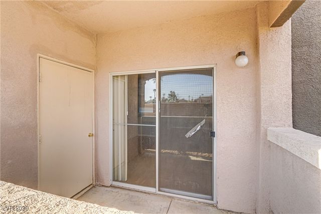 7701 Himalayas Avenue 104, Las Vegas, NV 89128