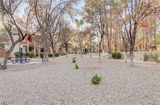 7701 Himalayas Avenue 104, Las Vegas, NV 89128