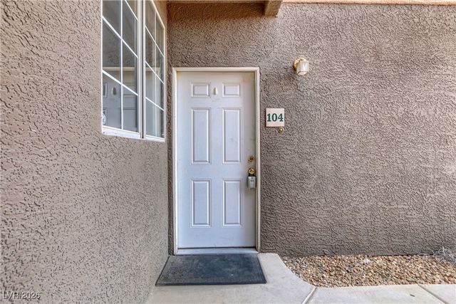 7701 Himalayas Avenue 104, Las Vegas, NV 89128