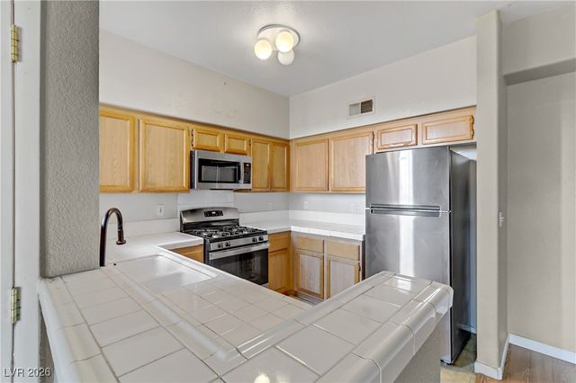 7701 Himalayas Avenue 104, Las Vegas, NV 89128