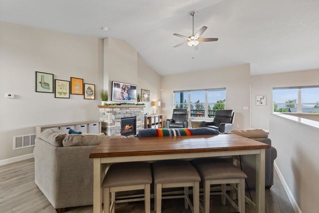 2712 W Howesdale Rd, Spokane, WA 99208