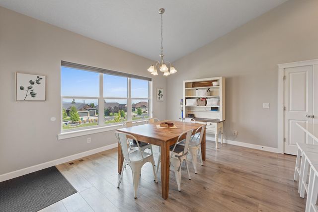 2712 W Howesdale Rd, Spokane, WA 99208