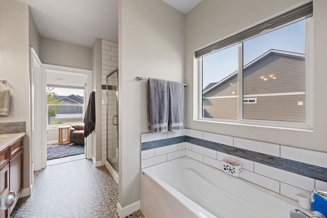 2712 W Howesdale Rd, Spokane, WA 99208