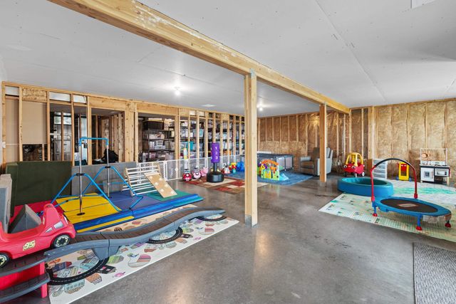 2712 W Howesdale Rd, Spokane, WA 99208