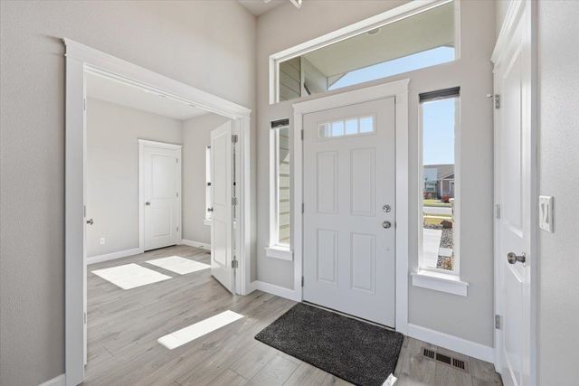 2712 W Howesdale Rd, Spokane, WA 99208