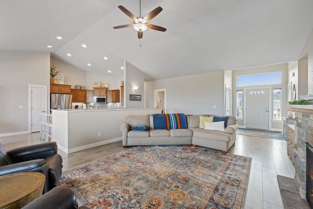 2712 W Howesdale Rd, Spokane, WA 99208