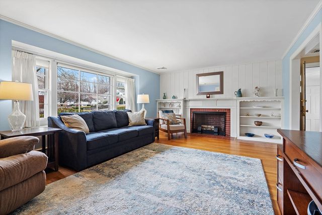 6 Shaw Rd, Belmont, MA 02478