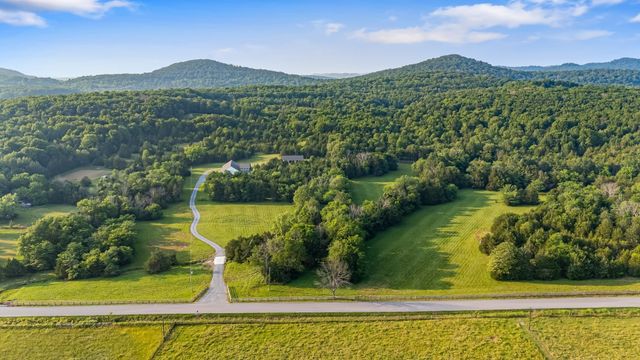 2825 Oregon Road, Milton, TN 37118