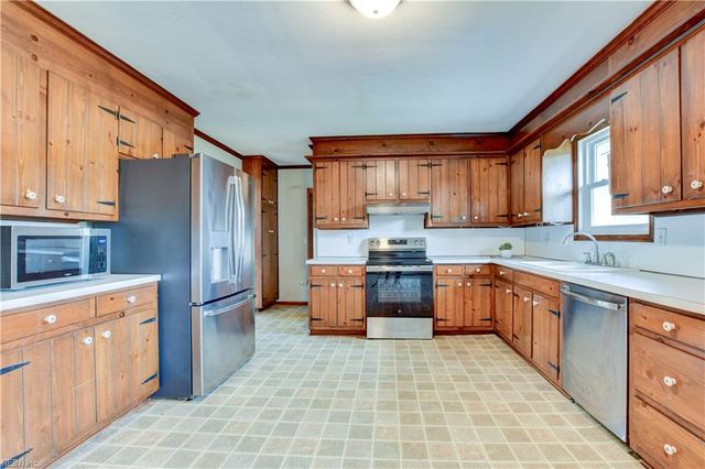 609 Birch DR, Newport News, VA 23601