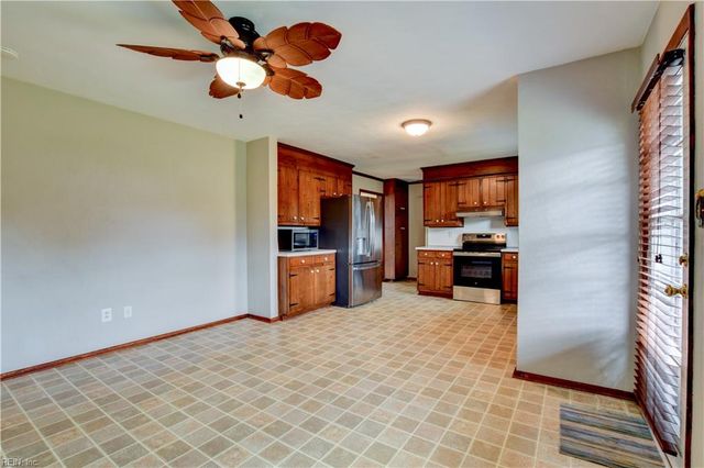 609 Birch DR, Newport News, VA 23601