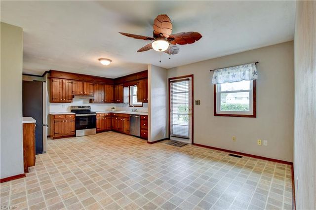 609 Birch DR, Newport News, VA 23601