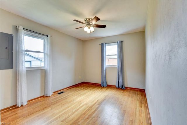 609 Birch DR, Newport News, VA 23601