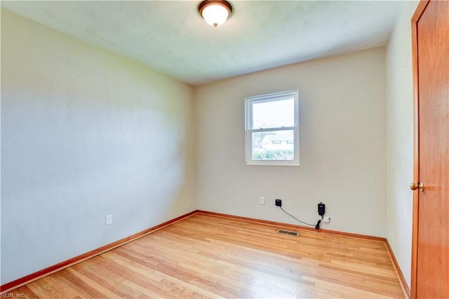 609 Birch DR, Newport News, VA 23601