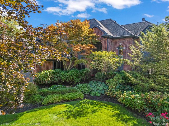 1555 Wandrei Court, Commerce Charter Township, MI 48382