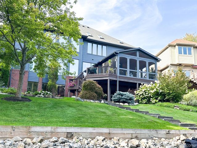 1555 Wandrei Court, Commerce Charter Township, MI 48382