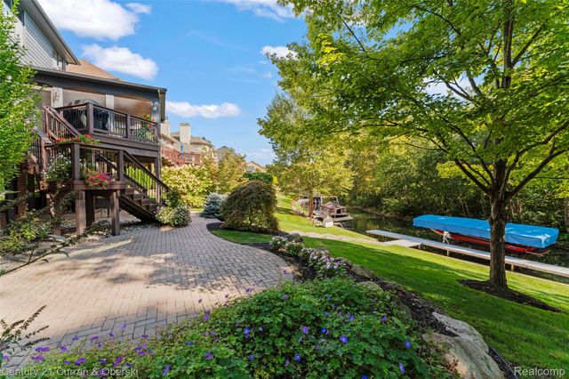 1555 Wandrei Court, Commerce Charter Township, MI 48382