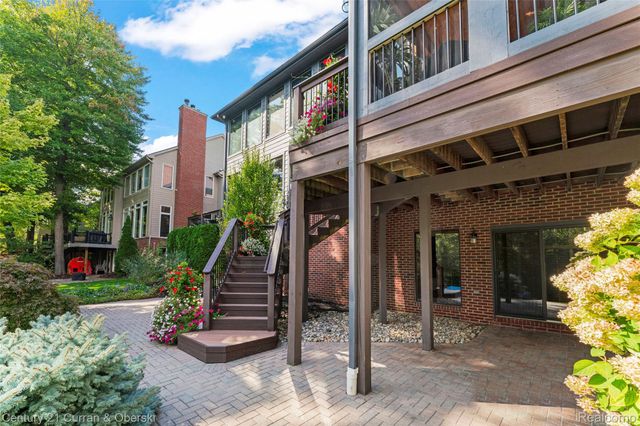 1555 Wandrei Court, Commerce Charter Township, MI 48382