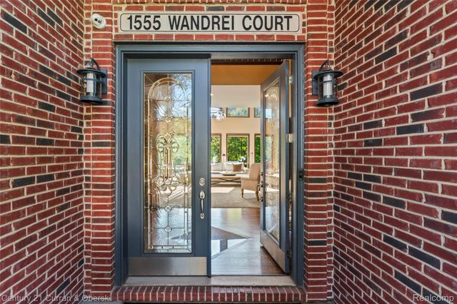 1555 Wandrei Court, Commerce Charter Township, MI 48382