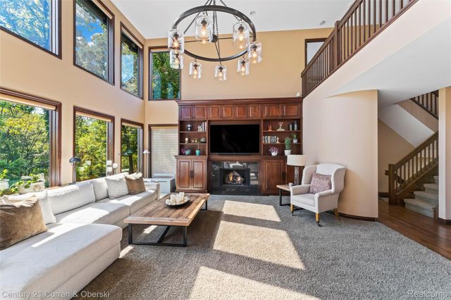 1555 Wandrei Court, Commerce Charter Township, MI 48382