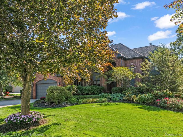 1555 Wandrei Court, Commerce Charter Township, MI 48382