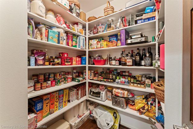 1555 Wandrei Court, Commerce Charter Township, MI 48382