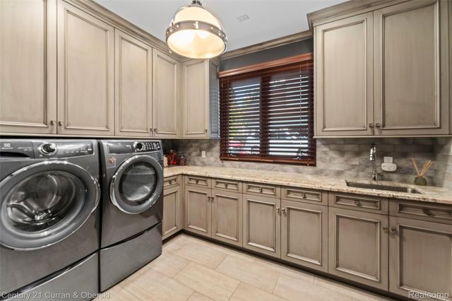 1555 Wandrei Court, Commerce Charter Township, MI 48382