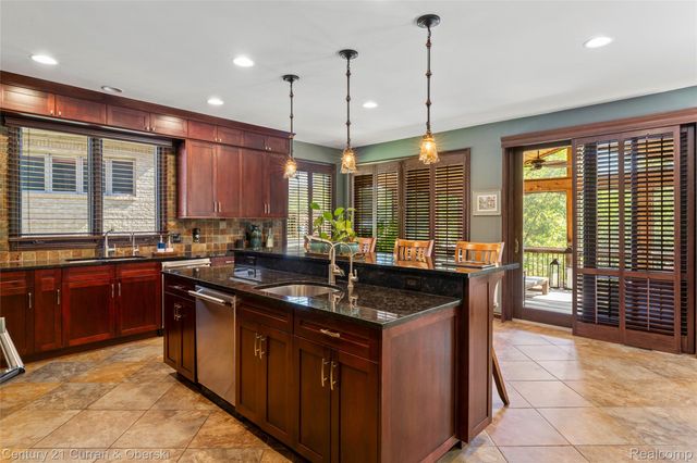 1555 Wandrei Court, Commerce Charter Township, MI 48382