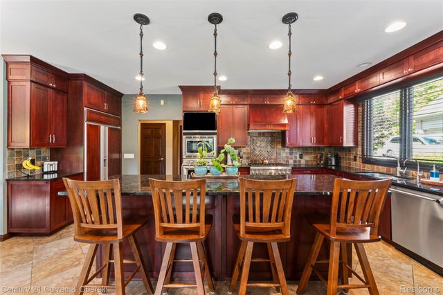 1555 Wandrei Court, Commerce Charter Township, MI 48382