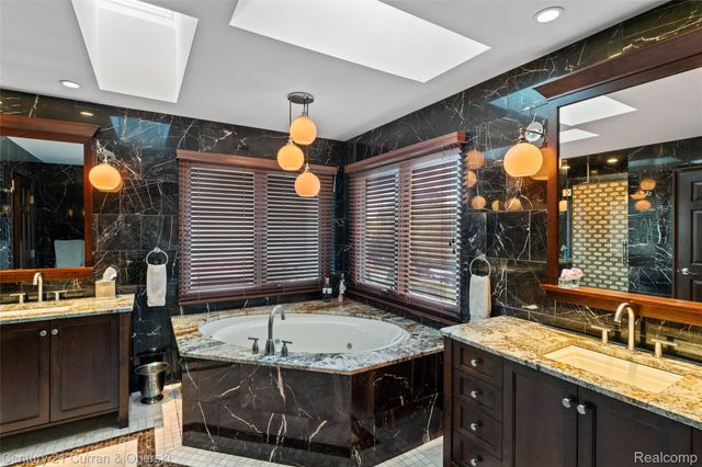 1555 Wandrei Court, Commerce Charter Township, MI 48382